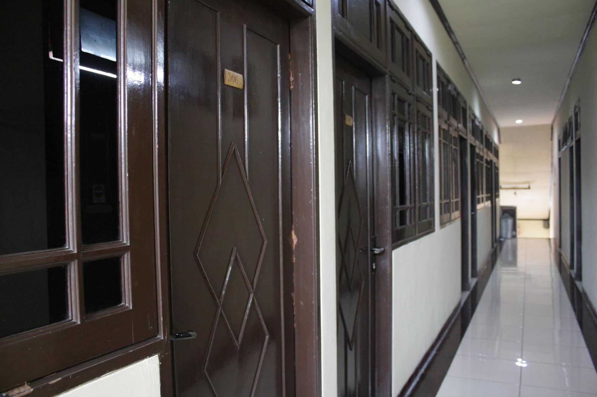Vaccinated Staff - Oyo 181 Wisma Bintang Jakarta Eksteriør bilde